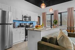 Modern 1BR Near BNA Airport & Downtown Nashville