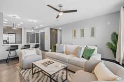 2BR Retreat Near Broadway and Centennial Park