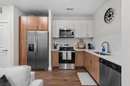 1BR Retreat Walk to Broadway & Gulch