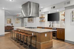 Rustic 1BR Walk to Gulch & Broadway