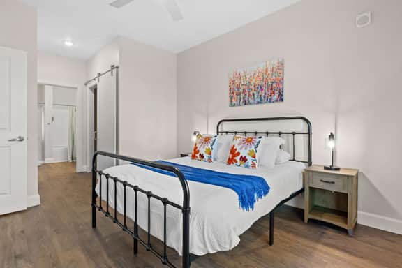 2BR Fireplace Retreat, Walk to Broadway