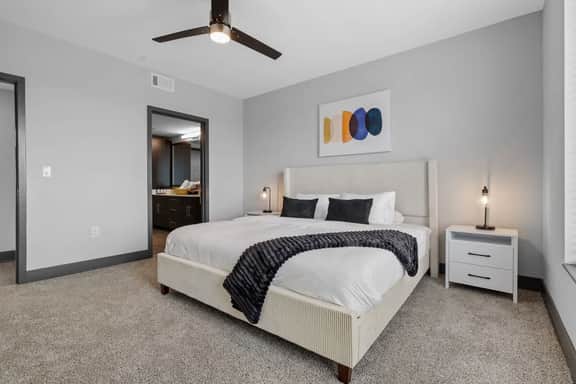 Luxury 2BR Skyline Views Near Broadway