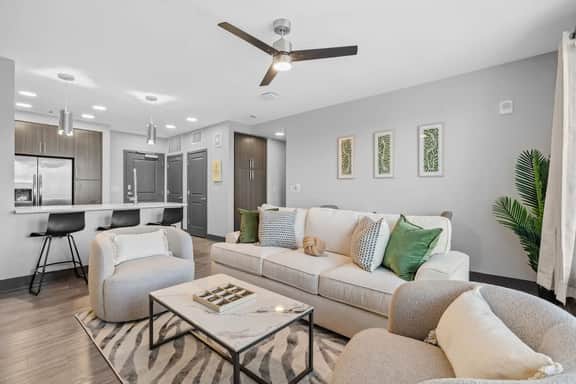 2BR Retreat Near Broadway and Centennial Park