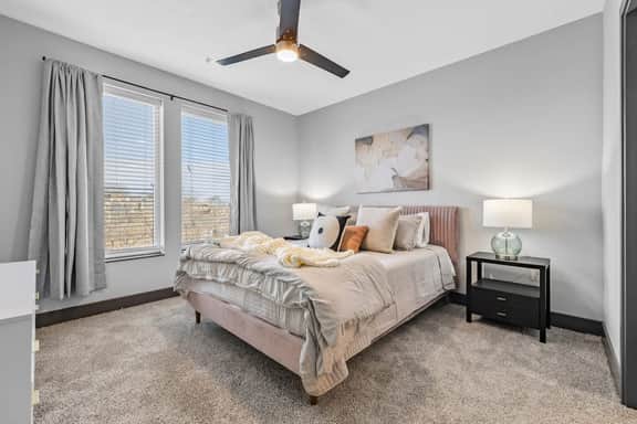 2BR Retreat Near Broadway and Centennial Park