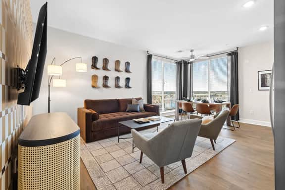 2 King Suites Walk to Broadway & Gulch