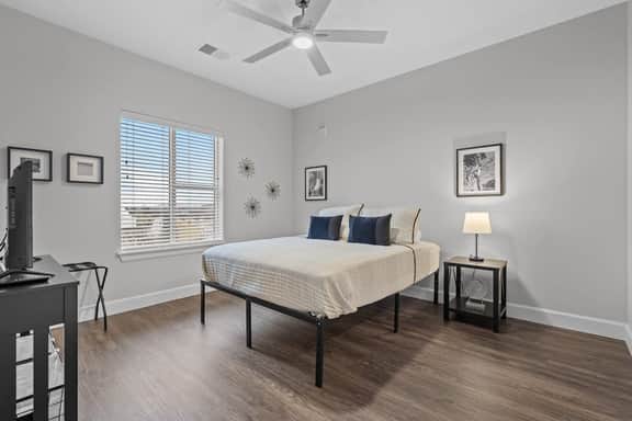 Walk to Gulch & Broadway 2BR Retreat