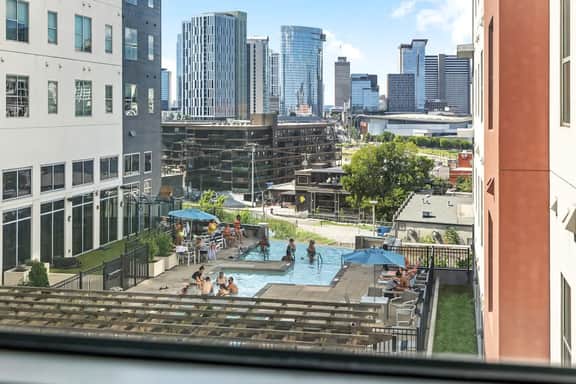 Glam 2BR Walk to Broadway & The Gulch