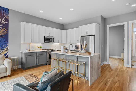 Spacious 4BR Retreat Near Broadway & Downtown