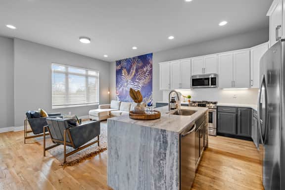 Spacious 4BR Retreat Near Broadway & Downtown