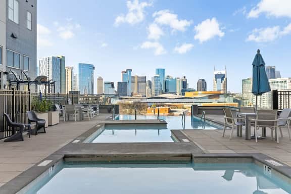 1BR Retreat Walk to Broadway & Gulch