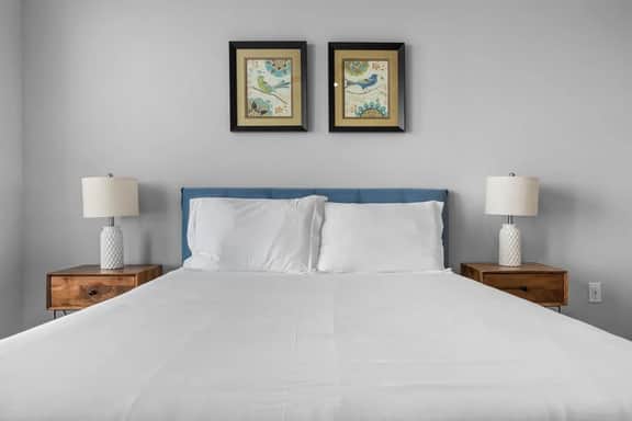 Stylish 2BR w/ City Views Near Broadway