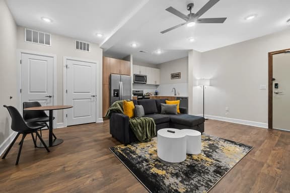 Modern 1BR Near Broadway & The Gulch