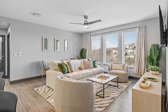 2BR Retreat Near Broadway and Centennial Park