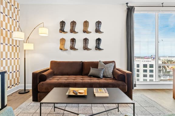 2 King Suites Walk to Broadway & Gulch