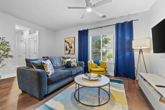 2BR Gulch Retreat Walk to Broadway