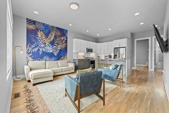Spacious 4BR Retreat Near Broadway & Downtown