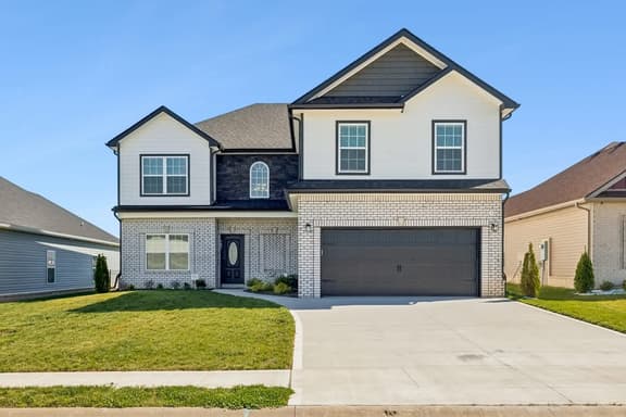 Clarksville Pond House Near Fort Campbell