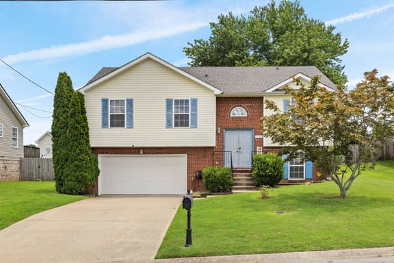 Cozy Family Retreat Near Fort Campbell, Sleeps 8